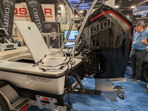 Mercury Racing Brings Options: The 15 Inch 300R, 200R and ROS Outboards ...