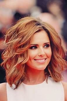 Hairstyle For With Wavy Hair by 8 Easy Medium Wavy Hairstyle Ideas Popular Haircuts Hairstyle For With Wavy Hair