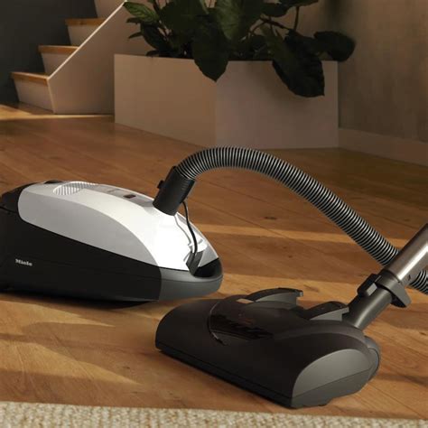 Miele Classic C1 Cat & Dog Canister Vacuum | Pet Hair Pickup