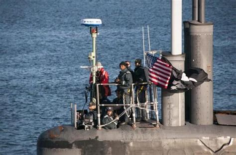 外国军舰悬挂“海盗旗”的理由有几点？