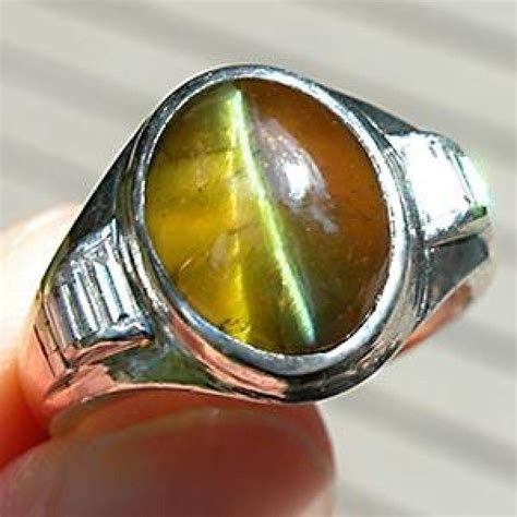 HOW TO WEAR CAT'S EYE GEMSTONE