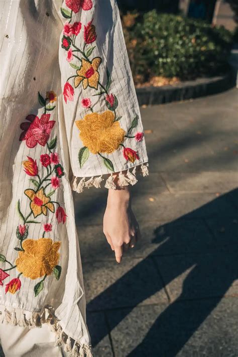 WOMEN'S OFF-WHITE FLORAL EMBROIDERED COORDINATED SET – fashiondwarclothing