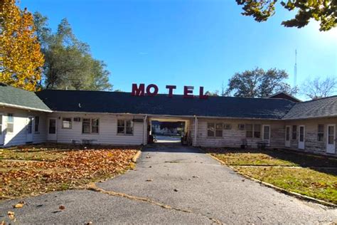 Sycamore Motel Havana Near Illinois River, OYO Hotels Havana, IL, Book ...