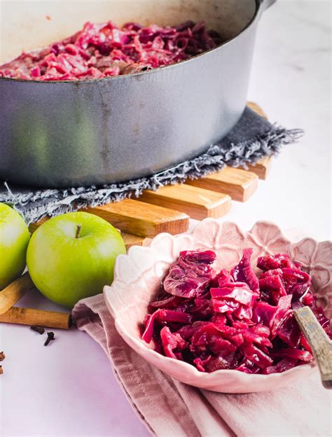 easy braised red cabbage with apples - Lost in Food
