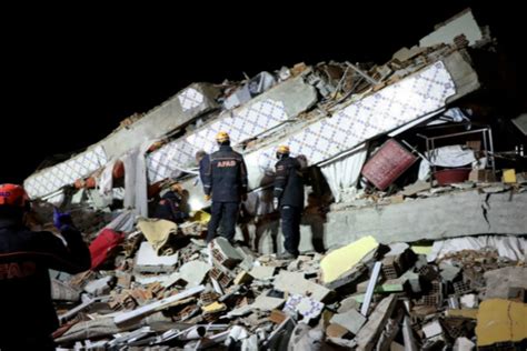 土耳其地震前后影像对比令人心痛！灾难面前他们渺小又坚强_凤凰网视频_凤凰网
