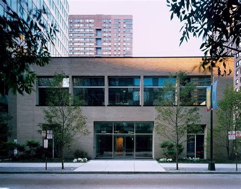 The Arts Club of Chicago: Temporary Exhibitions - Vinci Hamp Architects