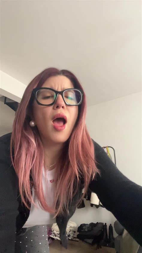 Chloe (@sumchloe) - Urlebird