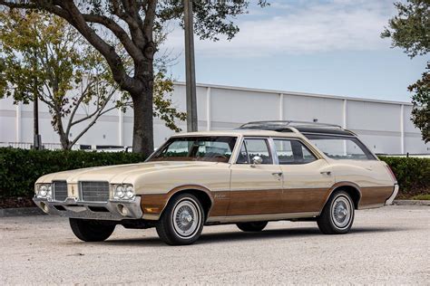 1971 Oldsmobile Vista Cruiser | Orlando Classic Cars