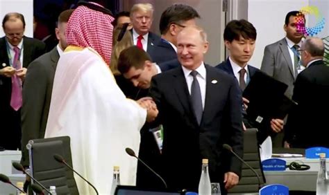 普京与沙特王储G20热情互动：击掌，握手，开心大笑_手机凤凰网