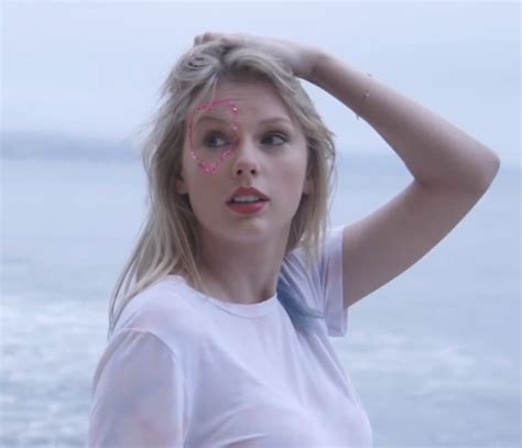 Discovered by 𝑒𝑙𝑙𝑒 ♡. Find images and videos about Taylor Swift, photoshoot and lover era on We ...