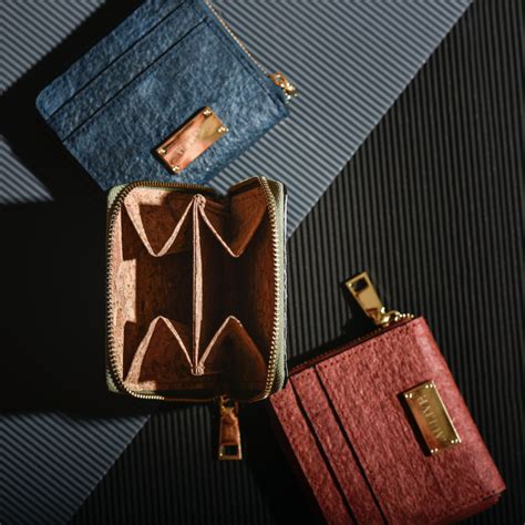 June Coco Minimal Wallet with Cork Lining - Seaweed Green – aulive.in