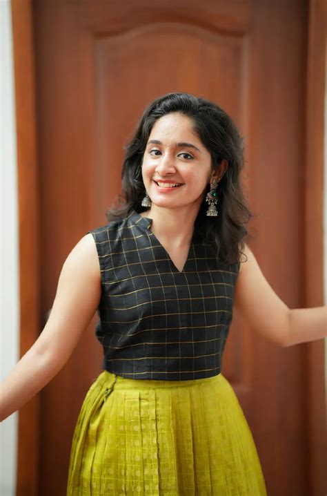 Crop top and Skirt – Ravikkai Madras