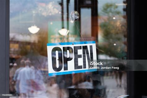 Window Open Sign 的图像结果