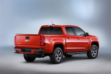 2016 Chevrolet Colorado Rewarded with 2.8-liter Diesel Mill, Towing ...