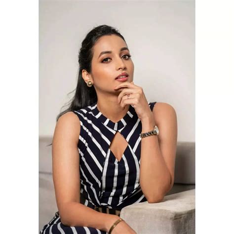 Srinidhi Shetty looks effortlessly chic in stripes!