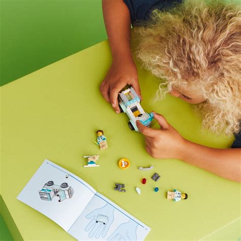 LEGO City Vet Van Rescue Building Toy Set, 58 Pieces, Multicolour, 4Y+