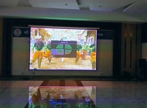 Projector Screens - BIG MOTORISED SCREEN Manufacturer from New Delhi