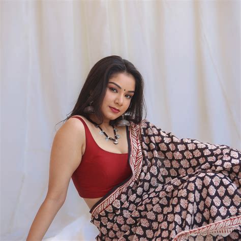 Tamas : Black Cotton Saree with Madder Bootis & Madder Border (Bagru H ...