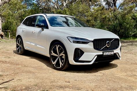 2022 Volvo XC60 Recharge Plug-in Hybrid Review | DiscoverAuto