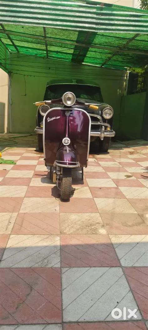 Vintage scooter (Piaggio vespa 150CC 1964 model) - Scooters - 1807825965