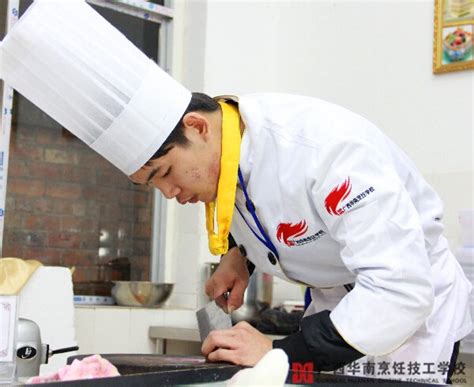 一个好厨师原来对餐厅的作用竟然有这么大！-_广西厨师培训学校