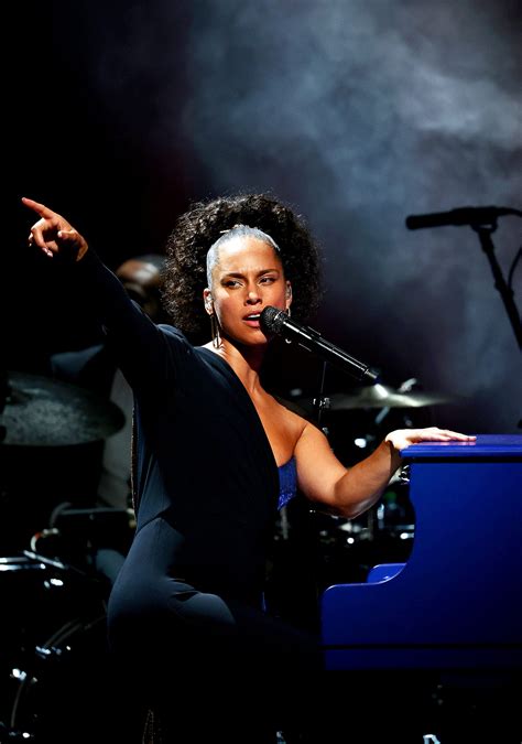Alicia Keys Net Worth in 2023 - Wiki, Age, Weight and Height ...