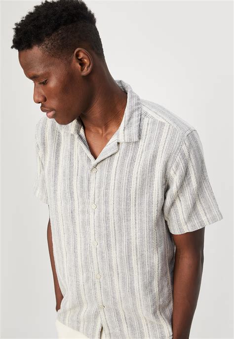 Buy Men Striped Slim Fit Resort Shirt Online at just Rs. 799.0 ...