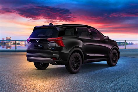 Mahindra XUV700 AX7L Ebony Edition 7Str Diesel AT AWD On-Road Price and ...
