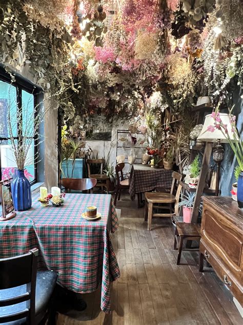 A 3rd floor cafe in Hanoi, Vietnam’s Old Quarter. : r/CozyPlaces