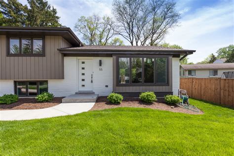 Clarendon Hills Split Level - Midcentury - Exterior - Chicago - by ...