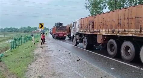 9 killed as Bolero collides with lorry in Purulia: Victims were ...