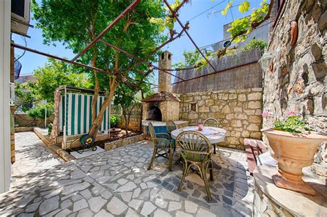 Apartments Carmen *** - Apartments in Central Dalmatia | CROATIA ...