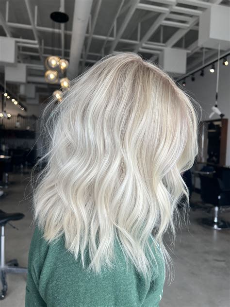Mid-Length Blonde Hair Inspo | Haare blond färben, Frisuren lange haare ...