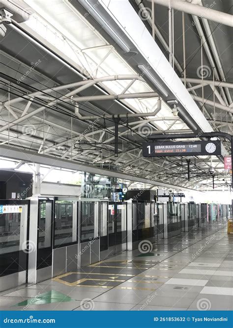 MRT editorial photography. Image of underground, built - 261853632