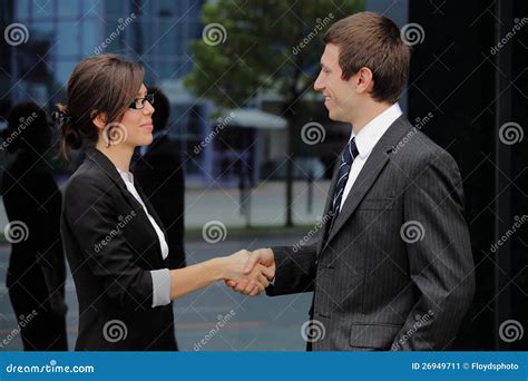 Businessman Shaking Hands 的图像结果