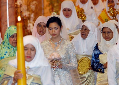 BRUNEI RESOURCES - Photographs of YAM Pengiran Anak Huda's Wedding