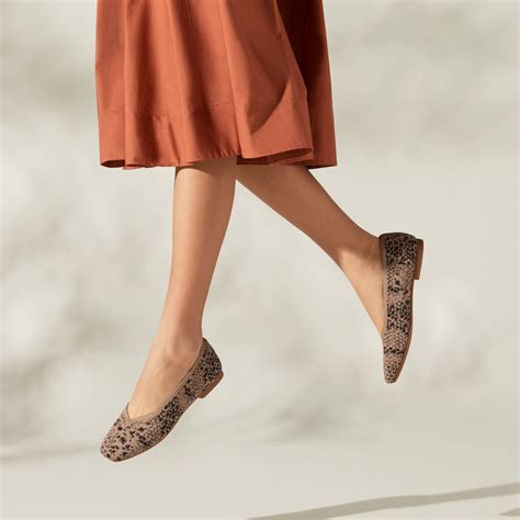 Square-Toe V-Cut Flats (Margot 2.0), SNAKE PRINT, EU35 | VIVAIA