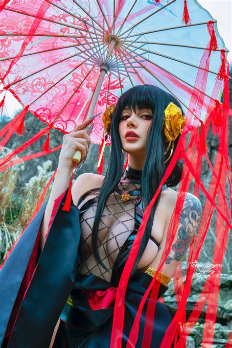 Yor Forger cosplay by Tanya Bayer Cosplay : r/SpyXFamilyHentai