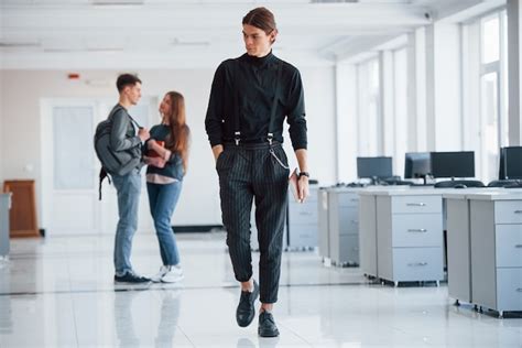 People Walking around a Work Site 的图像结果
