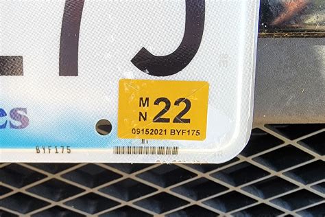 How to Remove DMV Sticker From License Plate 的图像结果