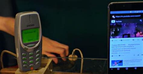 Video: An old Nokia phone and a smartphone were both charged with a ...