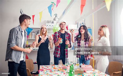 Computer Dancing Office 的图像结果