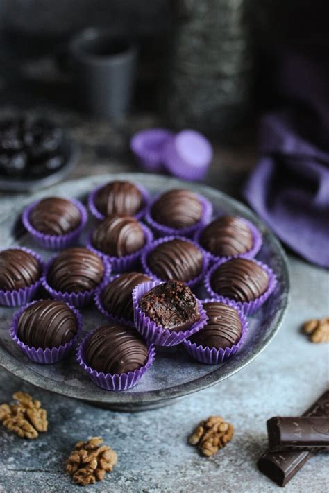 Kuglice od suvih šljiva i čokolade - Mystic Cakes