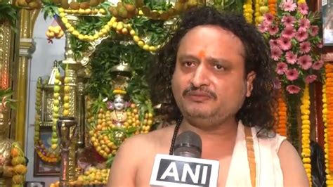 Mumbai's Mumba Devi Temple Adorned With 12,000 Mangoes On Occasion Of ...