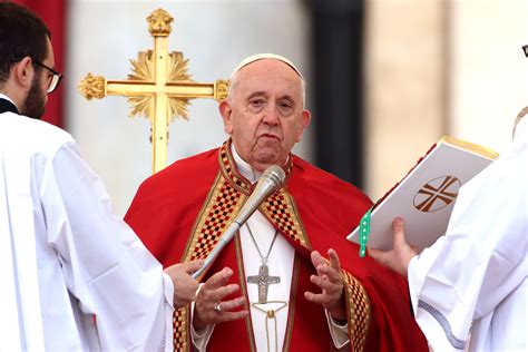 Pope Benedict XVI funeral: Thousands mourn as Pope Francis leads ...