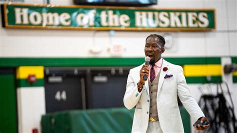 Watch as Ian Roberts' lawyers provide update after ICE arrest