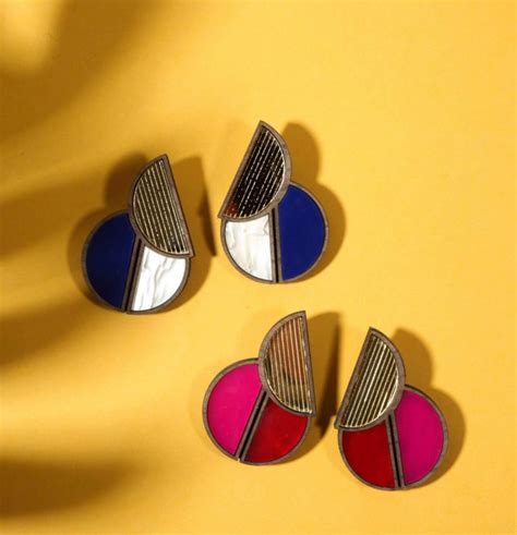 Living in Circles | Black – Curated Curiosities