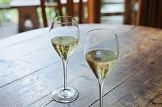 bicchieri prosecco differenza tra prosecco e spumante ecco come distinguerli bicchieri prosecco differenza tra prosecco e spumante ecco come distinguerli