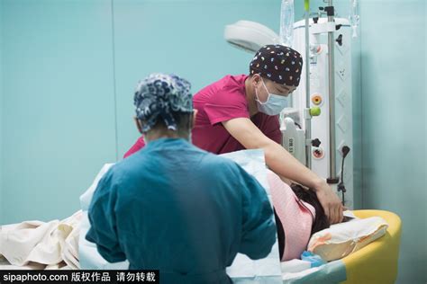 实拍太原“90后”男助产士 一年接生200余名婴儿[5]- 中国日报网