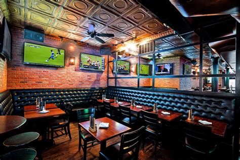 25 SPECTACULAR Sports Bars in New York City (For Any Fan!)